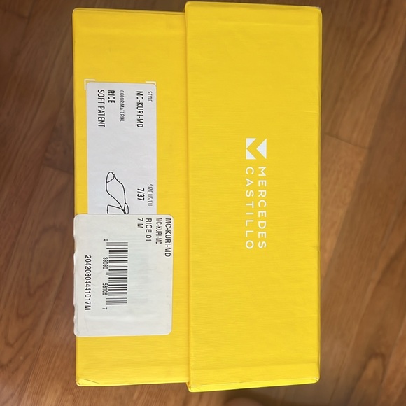 NWT NIB Mercedes Castillo 7/37 Soft Patent Mule Heel in ‘Rice’ MC-KURI-MD - Picture 6 of 6
